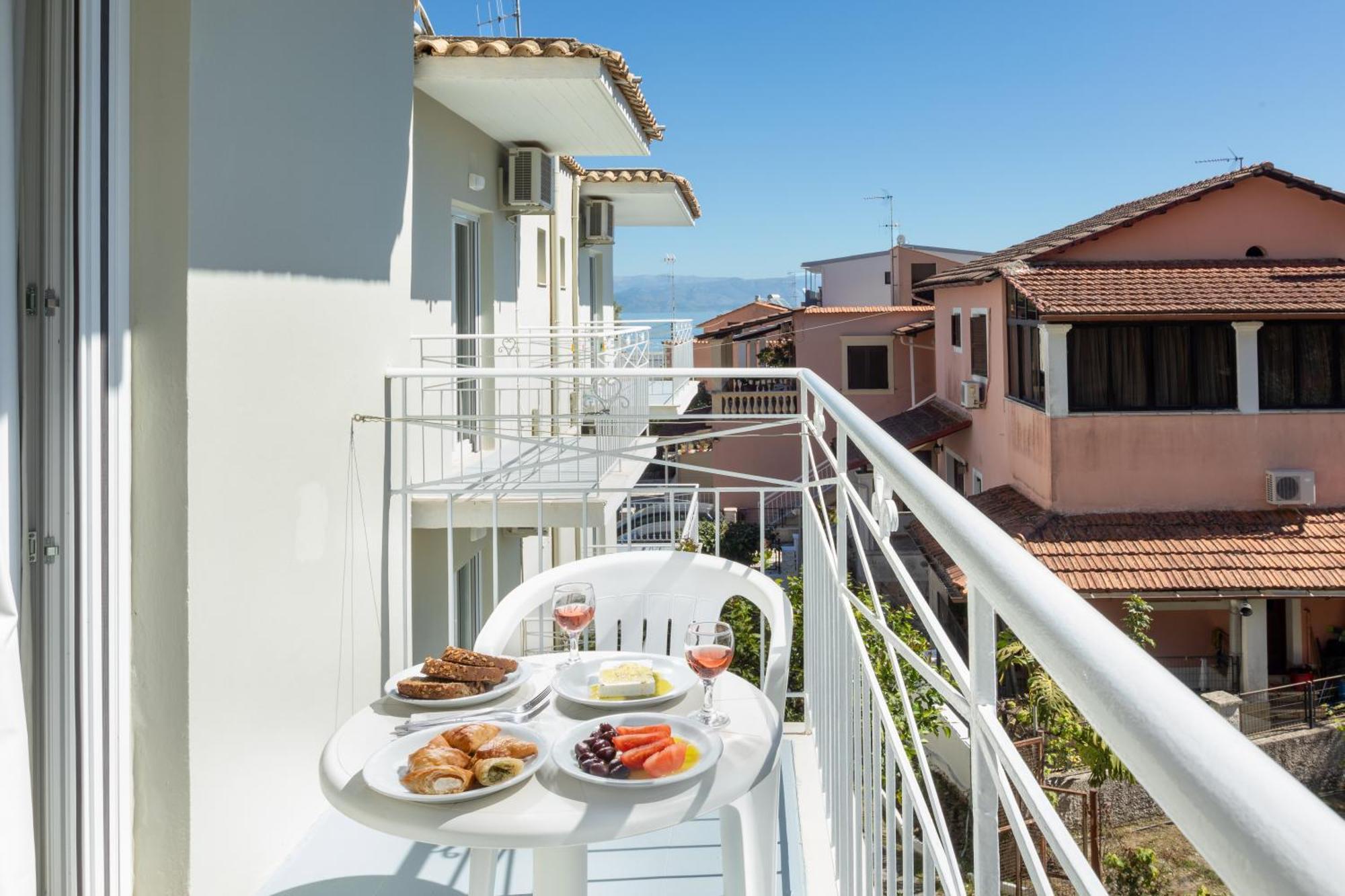 Bella Vista Beach Hotel Benitses  Exteriör bild